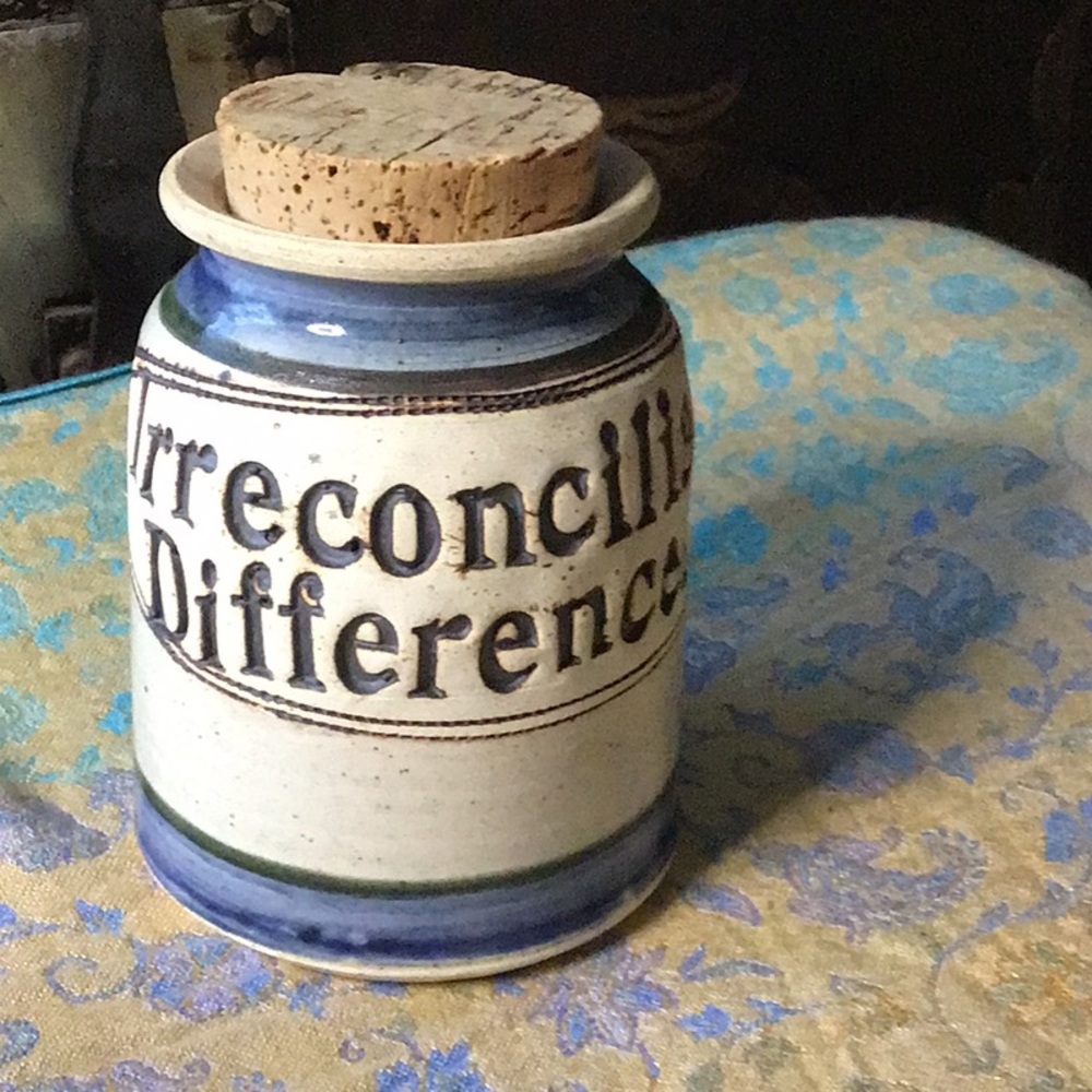 Brophy pottery word jar “Irreconcilable Differences” - Picture 2 of 6
